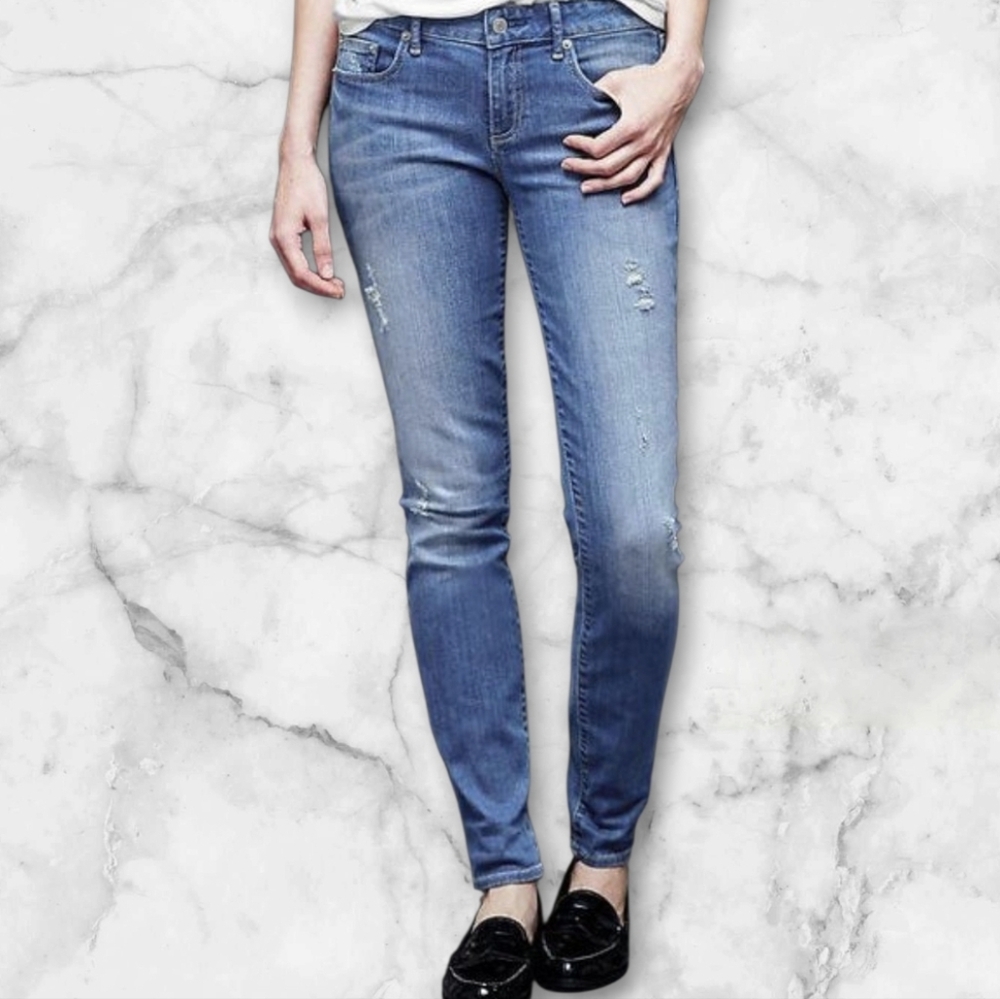 Women's Distressed GAP 1969 stylish Skinny Jeans in Light Blue ( SIZE: 28)